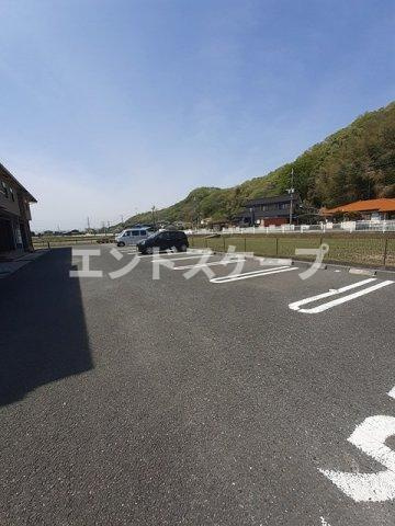 ラ・テールの駐車場|高崎、前橋のお部屋探しはエンドスケープまで！お客様の理想お聞かせ下さい♪