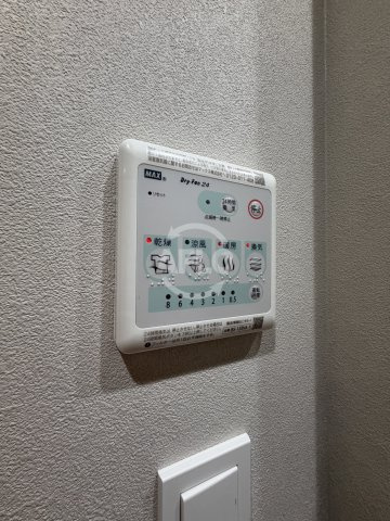 シーズンフラッツ緑地公園の洗面所|浴室乾燥機