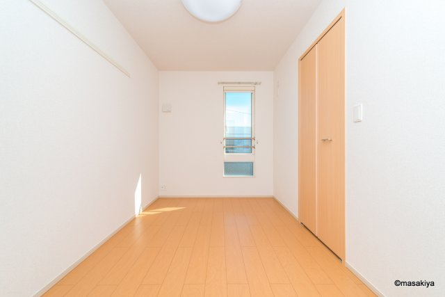 タウンコート田町の洋室
