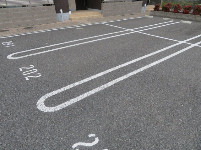 グレイスコート伊保崎の駐車場