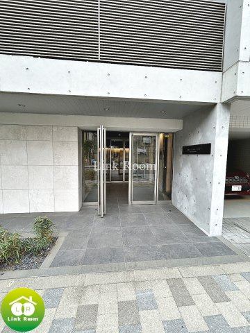エストゥルース両国のエントランス