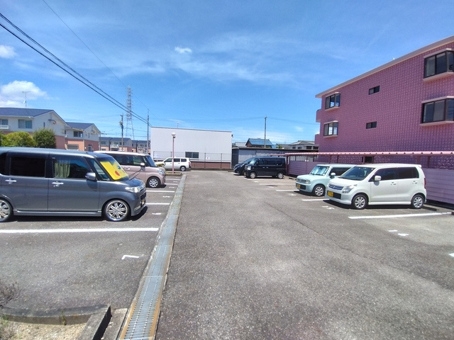シンパティアの駐車場