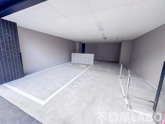 プレサンス九条グランデリーヴの駐車場
