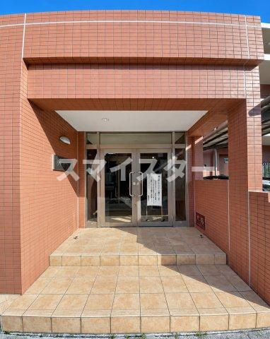 浦安市北栄３丁目の賃貸マンションのエントランス