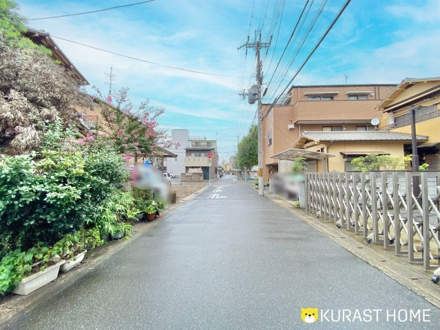 京都市南区久世上久世町　建築条件なし土地の前面道路含む現地写真