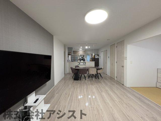 弓削田売戸建ての居間・リビング|使いやすいリビングです