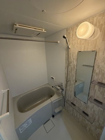 ロイヤルハイツ俊徳道の浴室