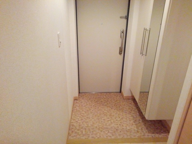 あざみ野グランカーサⅡ番館の玄関