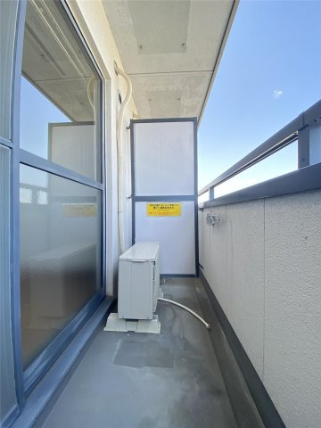 コート新屋敷のバルコニー