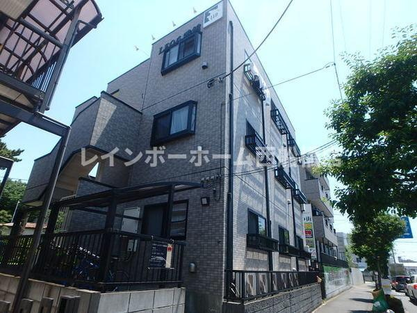 レオ五番館のエントランス