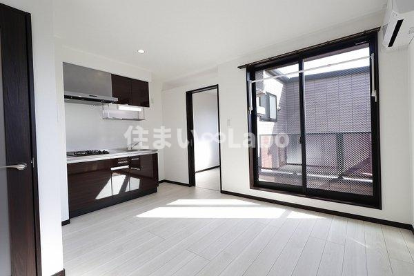 BRAND NEW DAY 箱崎 650の居間・リビング