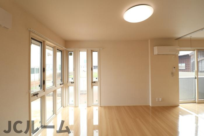 グランディール A棟の居間・リビング