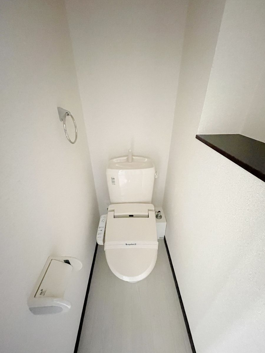 レオネクストフィオーレ のトイレ|
※写真は建物の標準的な設備になります。
現況と異なる場合、現況を優先いたします。