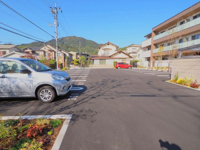 Ｅａｓｔ　Ｓｉｄｅ　Ｏｍａｃｈｉの駐車場