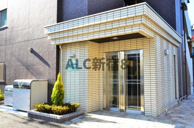 クレストコート八王子のエントランス