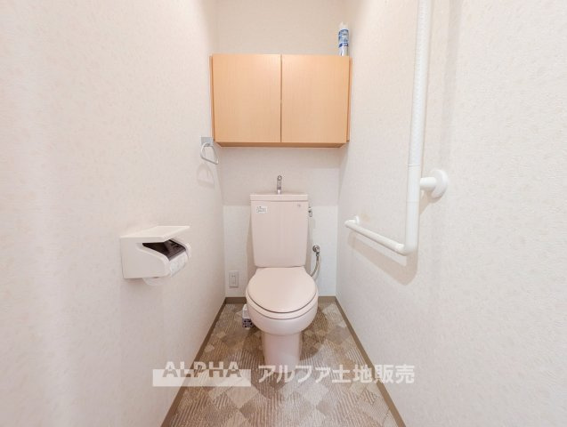 エスカイア福生のトイレ|【Clean Space】◆独立したトイレスペース◆
浴室や洗面室とは分けて配置されたトイレ。毎日使う場所だからこそ、独立した使いやすい空間になっています。