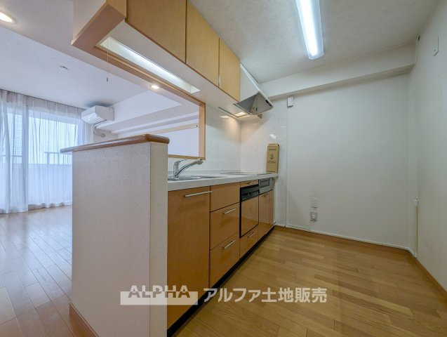 エスカイア福生のキッチン|【Kitchen Space】◆会話を楽しめるキッチン◆
リビング・ダイニングとのつながりを感じられるキッチン。料理をしながら家族とのコミュニケーションも楽しめます。