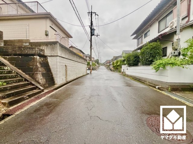 大津市日吉台３丁目の前面道路含む現地写真