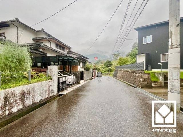 大津市日吉台３丁目の前面道路含む現地写真