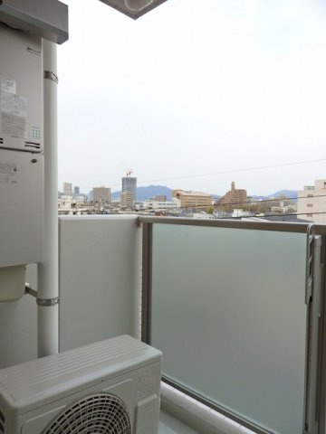 オンフォレスト・吉島のバルコニー|外からの目が気にならないバルコニーで洗濯物が干せます