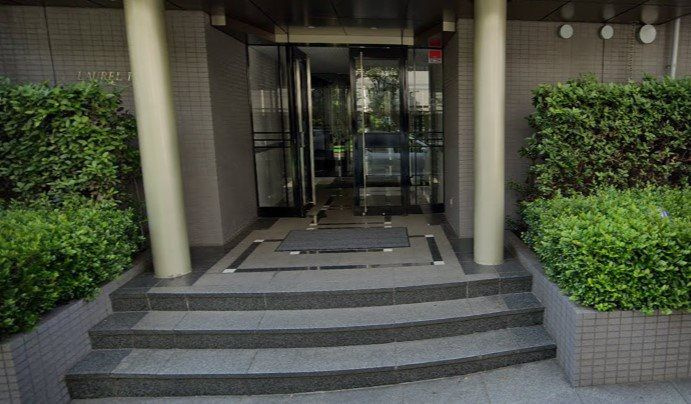 ローレルフラットのエントランス
