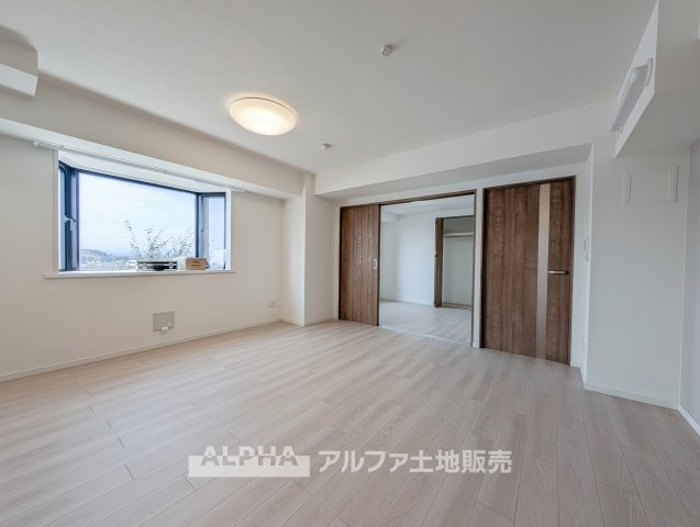 ロイヤル多摩蘭坂ハイツの居間・リビング|【Bright Living】◆明るいLDK◆
最上階ならではの日当りを楽しめるリビングです。