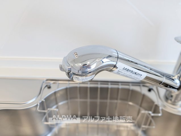 ロイヤル多摩蘭坂ハイツのキッチン|【Clean Water】◆浄水器付きキッチン◆
浄水器を備えたシステムキッチンへ交換予定。飲み水や料理など、毎日のさまざまな場面で手軽に利用できます。