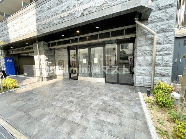 プレサンス梅田東グラッドのエントランス
