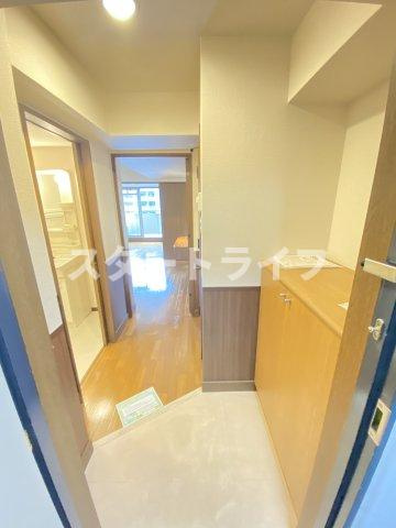 大阪市淀川区西宮原２丁目の賃貸マンションの玄関