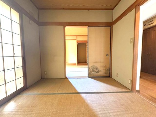 段上町5丁目の和室|和室が隣接しており、続き間として広々住空間