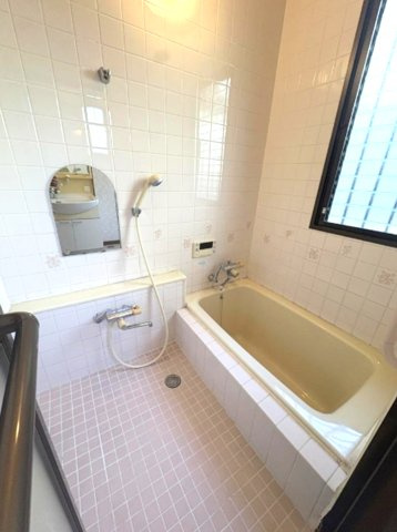 段上町5丁目の浴室|お風呂をすぐに温め直すことのできる、追い焚き機能付きです