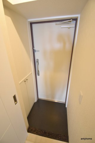 フローレンス江坂　仲介手数料無料の玄関