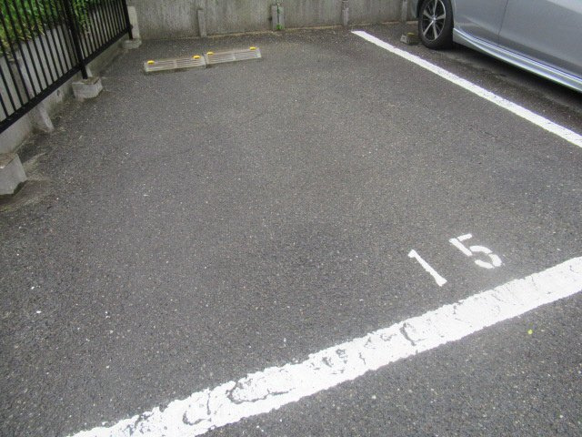 カーネギー東二見の駐車場