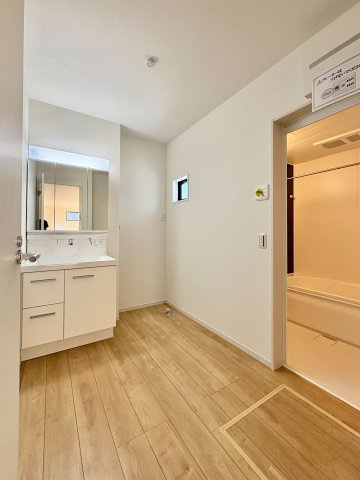 《仲介手数料半額》上尾市緑丘9期　全2棟　1号棟の脱衣所