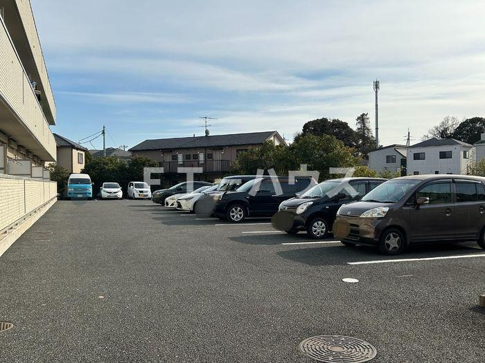 フォレストパークの駐車場