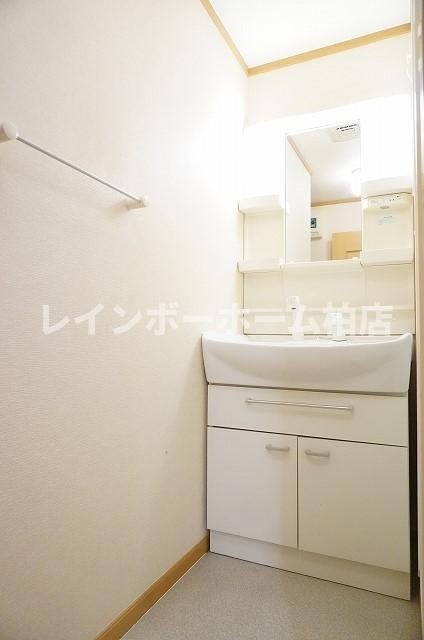 特典：仲介手数料が50％OFFです‼の洗面所|シャワー付き洗面台です