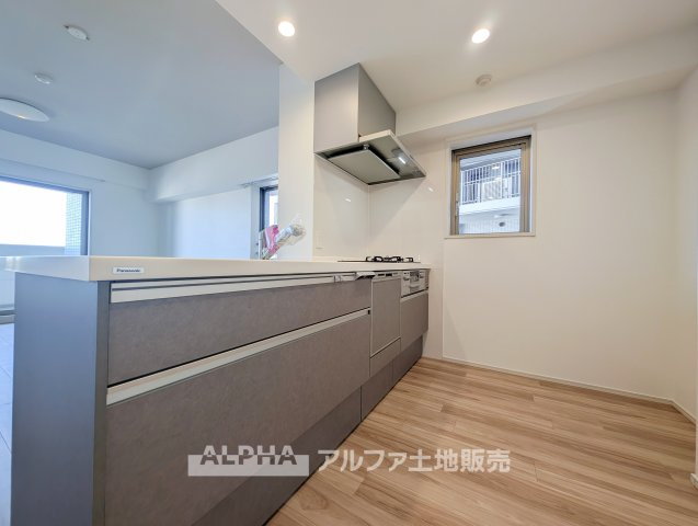 レガリアのキッチン|【Open Kitchen】◆リビングを見渡せるキッチン◆
LDKとのつながりを感じられるキッチン。新規交換済みで、気持ちよく料理を始められます。