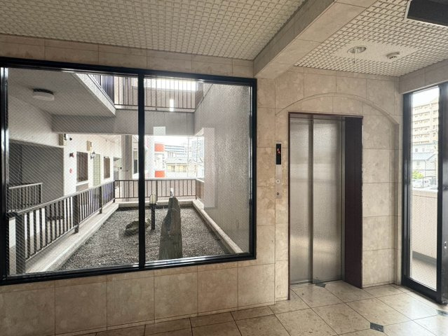 【認定中古】サンライフ原町ー3LDKー【小倉北区　中古マンション】のその他共用部分|エントランスにはエレベーター完備♪　【小倉北区　中古マンション】
