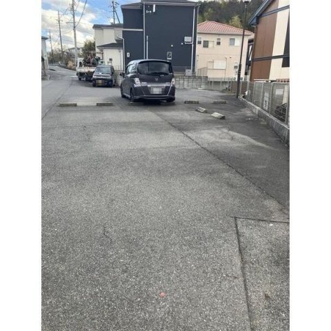 NHオランジュの駐車場