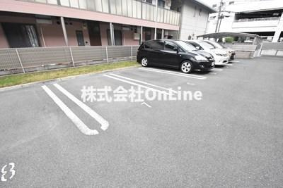 ソレイユ八尾の駐車場