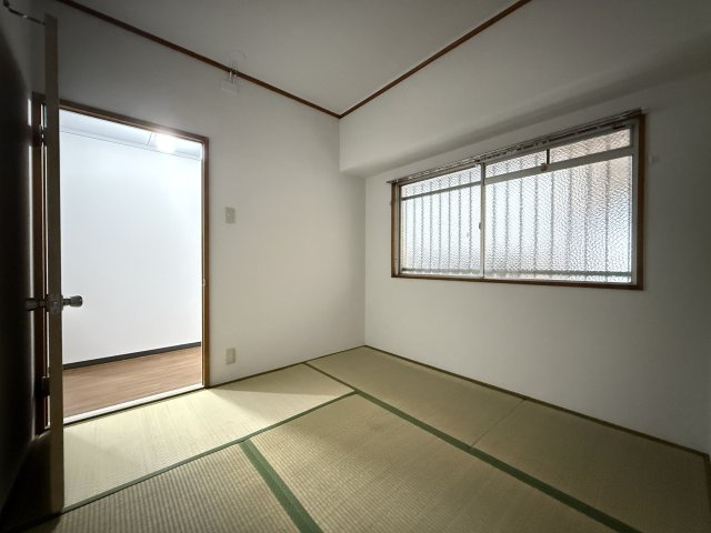 エメラルド長居の和室