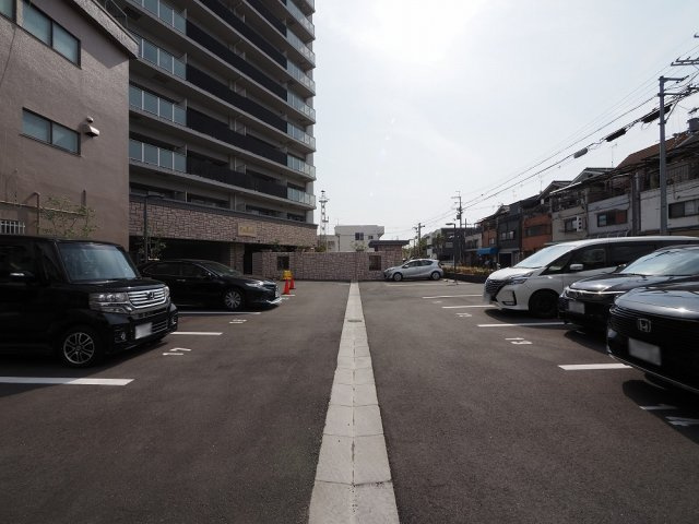 プレジオ森河内ASIANの駐車場