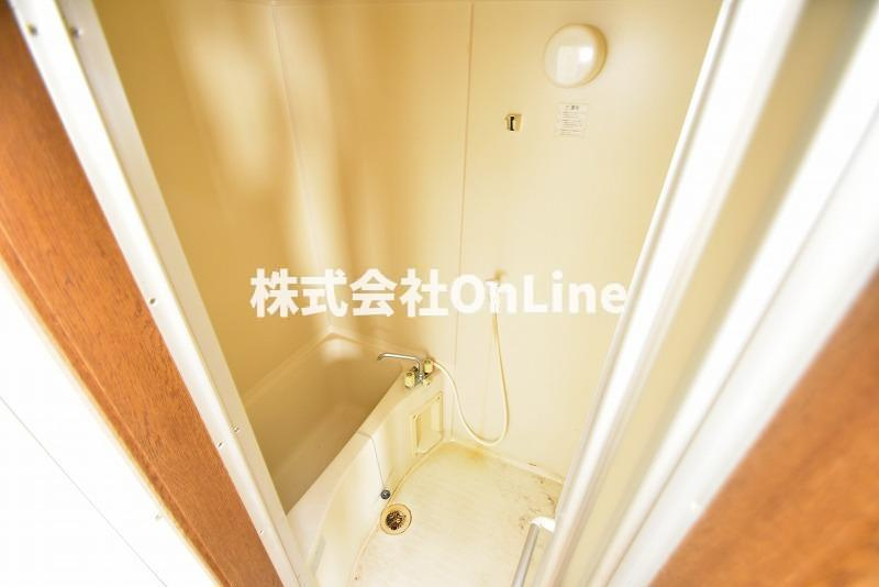 八尾市郡川５丁目のアパートの浴室