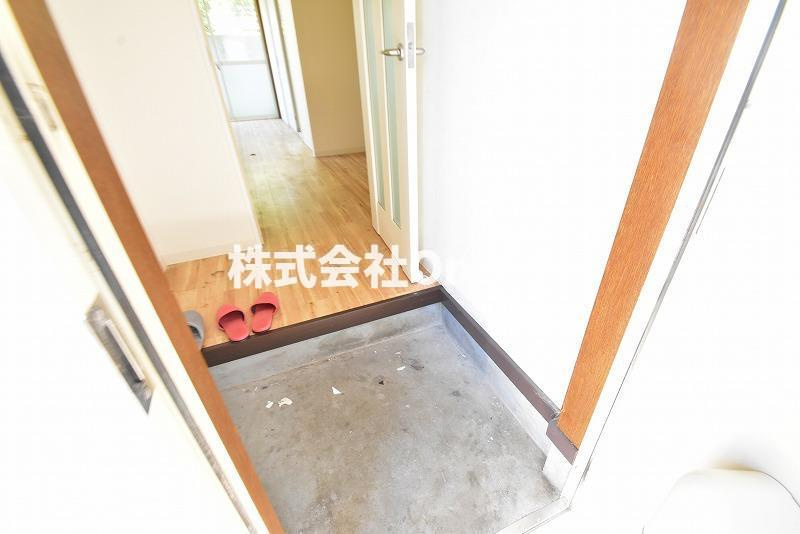 八尾市郡川５丁目のアパートの玄関