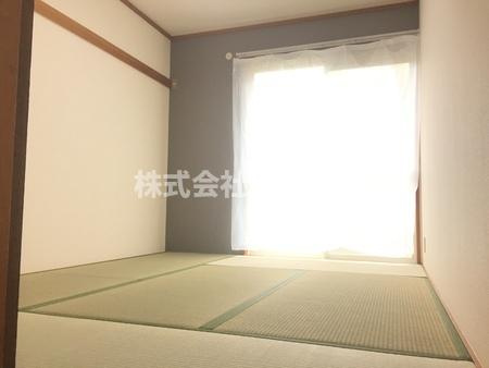 八尾市郡川５丁目のアパートの和室