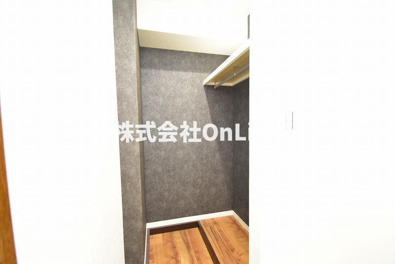 八尾市郡川５丁目のアパートの収納