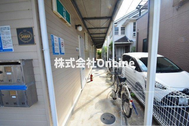 八尾市郡川５丁目のアパートのロビー