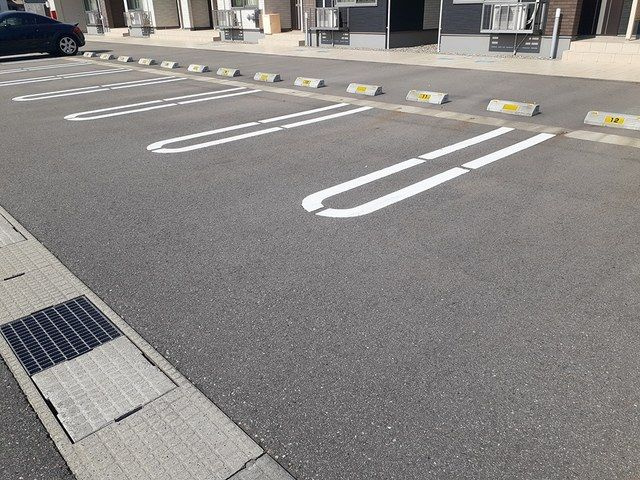 アニューやぶなみⅡの駐車場