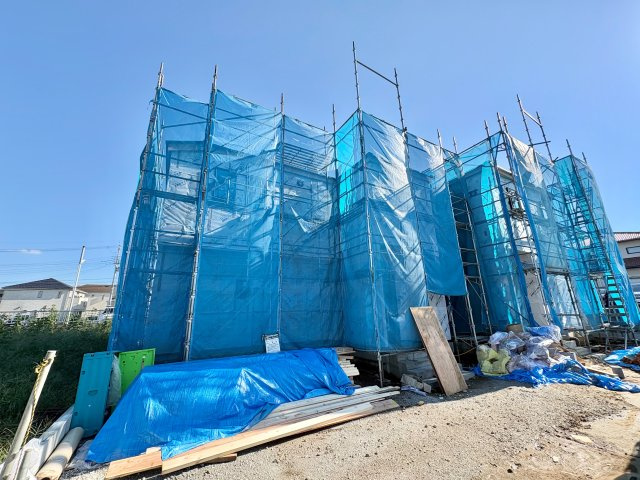 《仲介手数料半額》上尾市緑丘1期　3号棟の前面道路含む現地写真