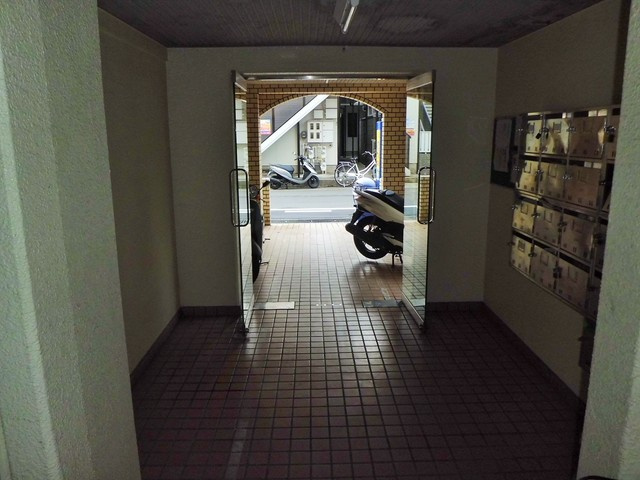 ル・パレ本山中のエントランス